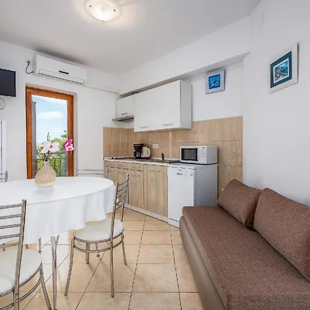 Apartment Fuer 4 Personen Ca 45 Qm In Labin, Istrien Bucht Von Rasa *