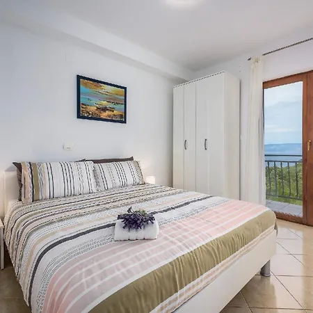 Apartment Fuer 4 Personen Ca 45 Qm In Labin, Istrien Bucht Von Rasa